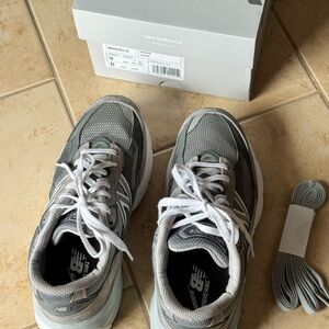 New Balance 990v6 Women’s Running Shoes Size 9 D – Gray – Box Included